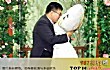 世界十大怪异的婚姻TOP1-枕头婚