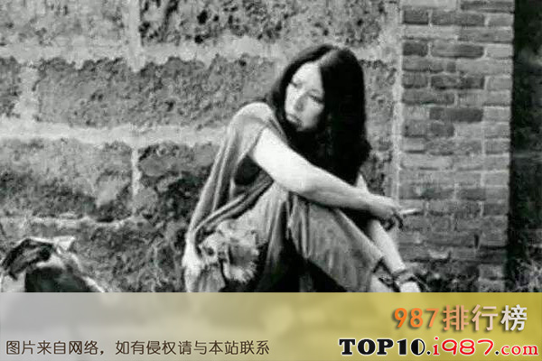 十大台湾女作家之首与琼瑶为好友之三毛