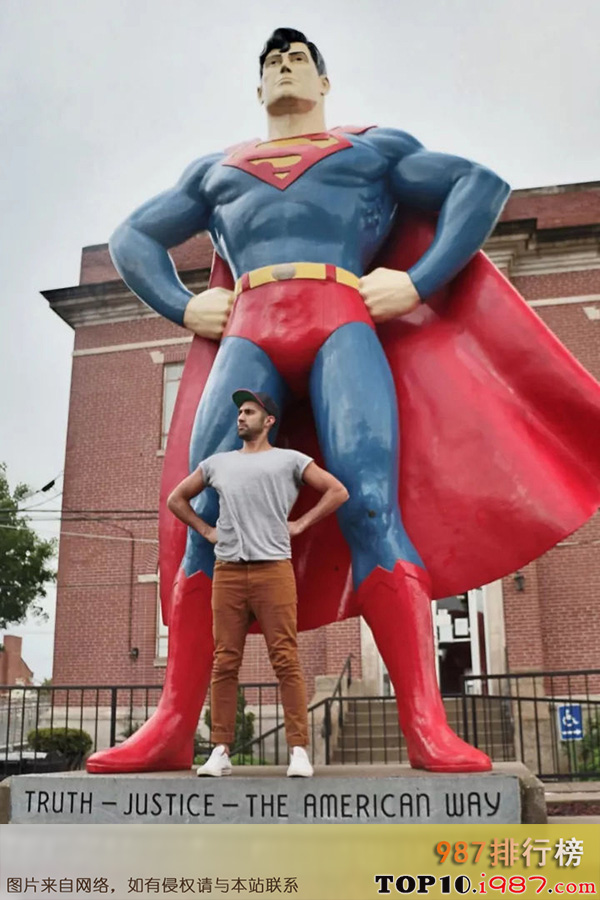 十大美国标志性地标之超人雕像-伊利诺伊州大都会
