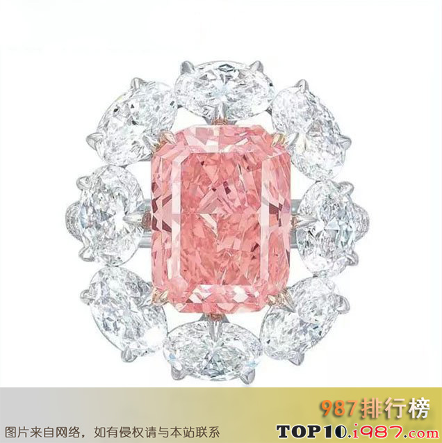 十大珠宝拍卖的最贵珠宝之矩形切工的彩色钻戒，5.18克拉