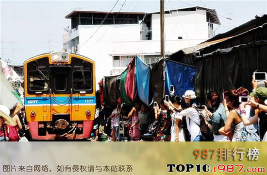十大最奇葩集市之美功火车市场(泰国)