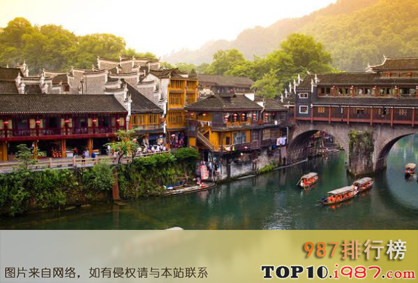 中国十大6月份国内最佳旅游地之凤凰古城