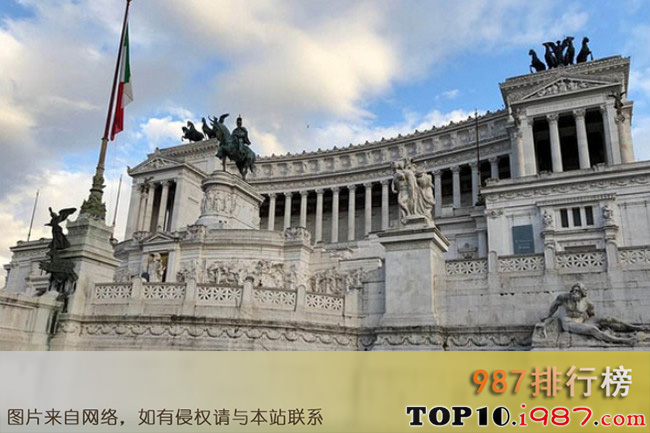 十大罗马必去景点之威尼斯广场和祖国祭坛的祭坛
