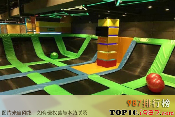 十大桂林玩乐中心之酷动蹦床运动公园